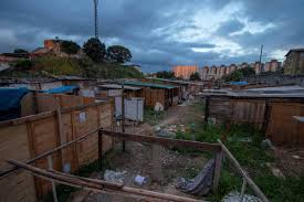 This portuguese word is commonly used in brazil. Sem Dinheiro Para O Aluguel Familias Formam Novas Favelas Em Sao Paulo Plataforma Media