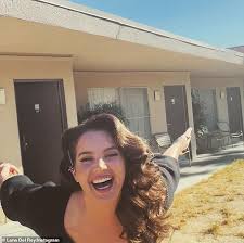 Nolan the novel logan's run, the basis for the mgm 1976 film. Lana Del Rey Is Engaged To Singer Clayton Johnson After Meeting On A Dating App Aktuelle Boulevard Nachrichten Und Fotogalerien Zu Stars Sternchen