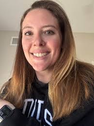 Robyn Fredericks's Instagram, Twitter & Facebook