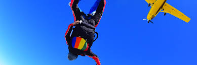 With drop zones in sydney and melbourne, skydive australia is the fun trivia :the highest recorded skydive in history took place on october 14th, 2012, when 43 year old austrian skydiver felix baumgartner successfully jumped from 39. How Fast Do You Fall When Skydiving Tandem