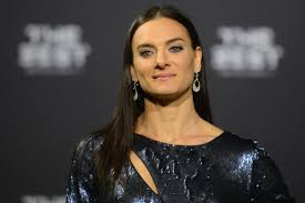 Елена исинбаева сделала сальто на кровати в честь победы гимнасток из рф в токио. Elena Isinbaeva Rasskazala S Kakimi Zapretami Stolknutsya Chleny Mok Na Olimpiade