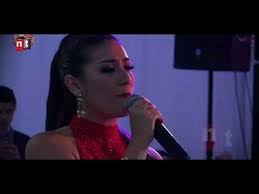 Tenemos la mala costumbre de sólo dedicarle rolas a nuestras parejas, pero no te olvides de tu mejor amiga y dedícale estas canciones para agradecerle todas las veces que te sacó del hoyo del desamor, o para simplemente recordarle cuánto la quieres Cancion Para Mi Hermana Menor Una Dulce Cancion Por Kerly Moran Youtube Feliz Cumple Hermana Feliz Cumpleanos Hermanito Hermanas