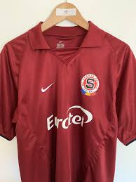 1997 wurde die herrenmannschaft nach příbram transferiert und startete zunächst als fc dukla a.s., ab 1998 als fc dukla příbram, ab 2000 als fc marila příbram und ab 2003 als fk. 2003 04 Sparta Prague Home Shirt Porborsky 8 S 9 10 Greatest Kits