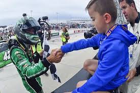 Nascar vice president elton sawyer told nascar.com the new system is similar to how such violations are dealt with in other sports. Kyle Larson Loses New Nascar Spotter Over Social Media Posts
