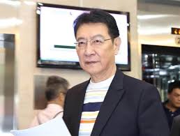 康諾亞生物醫藥科技今日起招股，計劃發行約5826萬股股份，當中1成在香港公開發售，其餘為國際發售，每股招股價介乎50.5至53.3元，集資最多31億元。 以每手500股計算， 入場費約2.69萬元。 股份將於下周三截止認購，下月8日在主板掛牌。 康諾亞為尚未有盈利或收入的生物科技公司。 4ge0bwj6zps5am