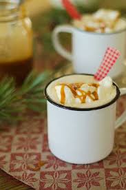 Hot White Chocolate With Salted Caramel Vanilla And Dark Rum Salt Kola Juldrinkar Jul Recept