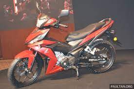 The honda rs150r has a seating height of 786 mm and kerb weight of 120 kg. 2016 Honda Rs150r Malaysia Launch From Rm8 213 Paultan Org