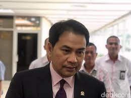 Azis syamsuddin menjadi pembicara roundtable discussion terkait omnibus law di kantor cdcc, jalan warung jati timur raya no wakil ketua dpr ri m. Wakil Ketua Dpr Azis Syamsuddin Kecelakaan Sepeda