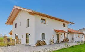 landhaus in holzrahmenbauweise haus haus fensterladen haus bauen