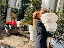 Giorgia meloni e la figlia ginevra. Meloni E Le Minacce Dello Stalker Non Dormo Temo Per Mia Figlia Corriere It