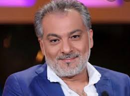 شادية متزوجة من إبراهيم يلقب ب برهوم شاعر ليس لديهم اطفال، تزوجا عن طريق الحب، أما نادية فهي في سن الثلاثين عازبة لا ترغب في الزواج كعمتها. W7nmfw9le 5qcm