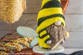 I just love this one!! This Adorable Bee No Sew Gnome Pattern Is So Fun And Has Diy Wings