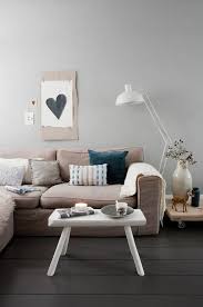 Vous pourriez en outre accompagner votre décoration de coussins de couleurs unis et clairs, ou de coussins à motifs imprimés. Quelle Couleur Pour Un Salon 80 Idees En Photos Archzine Fr Decoration Salon Blanc Decoration Salon Sol Fonce Couleur Salon