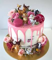 Drip Cake With Bambi Figures Beaux Gateaux D Anniversaire Gateau Creation Beau Gateau