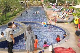 Juga ditawarkan ruang rapat, parkir valet dan meja resepsionis terletak di bandung, hotel grand seriti menawarkan akomodasi bintang 4 yang modis serta kolam renang dalam ruangan dan sauna. Hotel Family Keluarga Di Bandung Dengan Kolam Renang Clove Garden Hotel Bandung