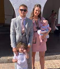 Kevin de bruyne a gâché la fête mais quand il le fait avec cette classe, on lui pardonne bien volontiers. Kevin De Bruyne And His Wife Michele Lacroix Introduce Their Newborn Baby Suri Futballnews Com