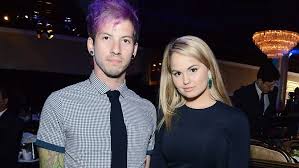 Twenty one pilots (stylized in all lowercase or as twenty øne piløts) is an american musical duo from columbus, ohio. Debby Ryan Secretly Marries Twenty One Pilots Josh Dun Entertainment Tonight