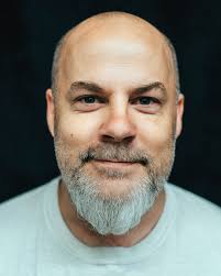 Watching movies—and coping and connecting—in 'The Flick'