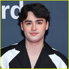 Jojo Rabbit's Thomasin McKenzie & Roman Griffin Davis Step Out For Golden  Globes 2020!