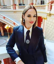 De câțiva ani, andreea marin trăiește o poveste de iubire ca în basme alături de consulul adrian brâncoveanu. Pro Tv Andreea Marin È™i Iubitul SÄƒu Mai TanÄƒr Fotografie RarÄƒ Ce Mesaj Romantic I A Transmis Vedeta