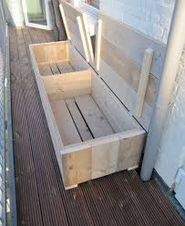 A Valve Bank Made Of Used Scaffolding Wood Can Be Nice And Good Scaffolding Valve Kleiner Balkon Sitzbank Selber Bauen Balkon Sofa