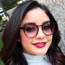 Maxine Stone (@MaxiStoneWrites)