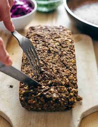 Costco meatloaf heating instructions / easy smoked meatloaf butter with a side of bread : Vegan Meatloaf With Gravy A Virtual Vegan