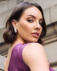 Lorena Arce's Instagram, Twitter & Facebook