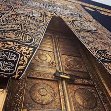 alˈkaʕba, the cube), also referred as al kaaba al musharrafah (the holy kaaba). Kaaba Door Wallpapers Wallpaper Cave