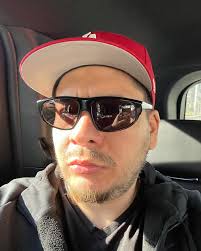 Kenny Cuevas's Instagram, Twitter & Facebook