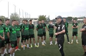 Edi iordanescu il contrazice pe gigi becali si anunta ca nu a negociat cu acesta conditiile preluarii postului de antrenor al fcsb. P8tdign0kgdvm