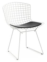 Als reedition wird der bertoia stuhl von knoll nach den originalentwürfen des designers produziert. Knoll International Bertoia Stuhl Weiss Vinyl Schwarz Von Harry Bertoia 1952 Designermobel Von Smow De