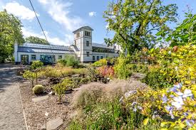 It is located at siesmayerstraße 72, frankfurt am main, germany, and opens daily in the warmer months. Botanischer Garten