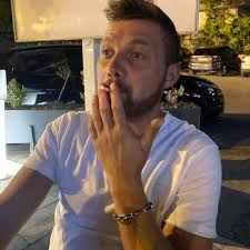 Buonasera a tutti, ho acquistato da poco un fiat 640 e dovrei cambiare  l'olio del sollevatore ma non capisco se l'olio è insieme con l'olio del  cambio o no. Se no se