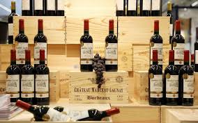 C'est un vin du languedoc très bon qui convient pour accompagner toutes les viandes et qui correspond à votre trés peu de vins de bordeaux ne portent pas sur l'étiqette : Cognac Vins Pieces D Avion La Taxe Trump Entre En Vigueur Et Va Faire Mal A L Economie Francaise Le Parisien