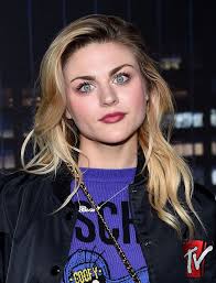 Frances bean cobain, daughter to kurt cobain and courtney love. How Much Money Does Frances Bean Cobain Make From Her Father Kurt Cobain S Estate