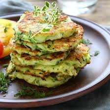 Rostis De Courgettes Et Cheddar Recette Ww Entree Recette En 2020 Recettes De Cuisine Pancakes Courgette Recette
