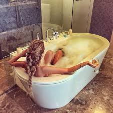 Die qualen einer in ihrer badewanne gestorbenen frau beschäftigen seit freitag das schwurgericht münster. Pin Von Ornella N Auf Bath TiÉ±e Badewanne Baden Fotografie Frauen