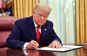 Det knyttes stor spenning til hvem donald trump vil benåde i sine siste timer som president. 9c26h8qf 4d6sm