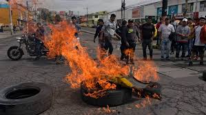 Es decir, disfrazadas de estados de derecho. Ecuador Decreta El Estado De Excepcion Ante Las Protestas Por El Alza Del Precio Del Combustible Internacional El Pais