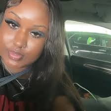 I keep seeing posts about “mobile tattoo artists”. Where is that even legal  to tattoo somewhere not in a health dept licensed shop???