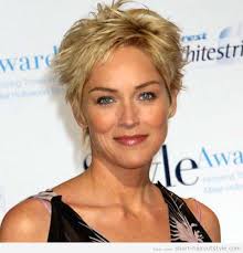 Coupes qui vont parfaitement avec le visage rond idée tendance coupe & coiffure femme : Coiffure Cheveux Courts Femme Visage Rond Lannaginasisi Blog