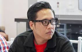 Akhirnya gofar hilman memutuskan untuk berjualan kaset punk, kaos band punk, ikat pinggang, hingga jaket punk tujuannya agar bisa menyambung hidup. Gofar Hilman Memutuskan Tak Mau Menikah Ternyata Punya Ketakutan Ini