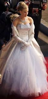 Beauty And Grace Nicole Kidman Bears Uncanny Resemblance To Grace Of Monaco As She Shoots Biopic In Fairy Tale Ballgown Ball Gowns Beautiful Dresses Gorgeous Gowns