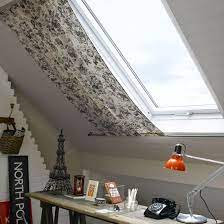 leuk alternatief voor het dakraam van een romantische zolderkamer deco chambre bb rideau fenetre store velux