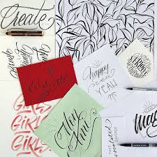 Hand lettering focuses on drawing and illustrating the letters. Handlettering Brushlettering Guide By Hannah Rabenstein Www Stabilo Com