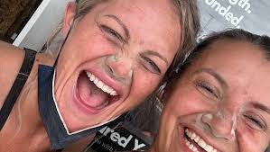 Angela Papini's Instagram, Twitter & Facebook