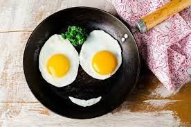 Mengonsumsi makanan dengan protein tinggi bukan hanya penting untuk rambut, namun juga untuk menjaga otot, kerja organ vital, dan metabolisme. 7 Makanan Super Agar Rambut Tebal Dan Sehat Alami