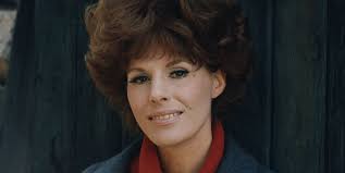 Listen to ornella vanoni | explore the largest community of artists, bands, podcasters and creators of music & audio. Ornella Vanoni Senza Filtri Incontro Con Un Mito Che Non Vuole Esserlo