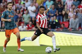 L'attaccante olandese classe 1999, seguito dal milan, piace a tottenham ed everton. Ajax And Psv Share Eredivisie Lead After Hotshot Malen Saves Point Dutchnews Nl